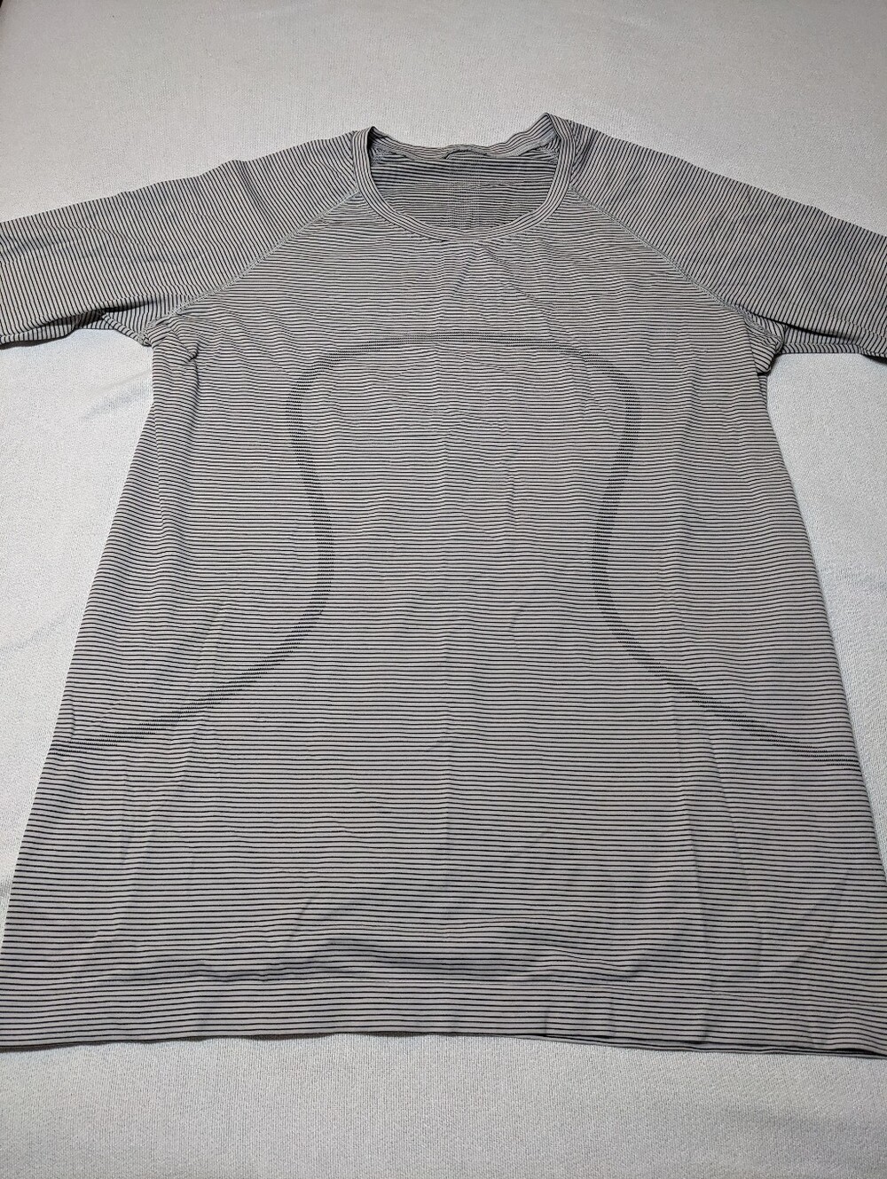 Lululemon Swiftly Tech Long Sleeve 2.0 in Tempo Stripe White / Black - Size 14